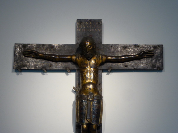 Das Mindener Kreuz genießt Weltruhm. Kunstinteressierte aus aller Welt kommen nach Minden, um diese besondere Christusdarstellung aus dem 11. Jahrhundert zu betrachten. Foto: DVM/Simon Vogel